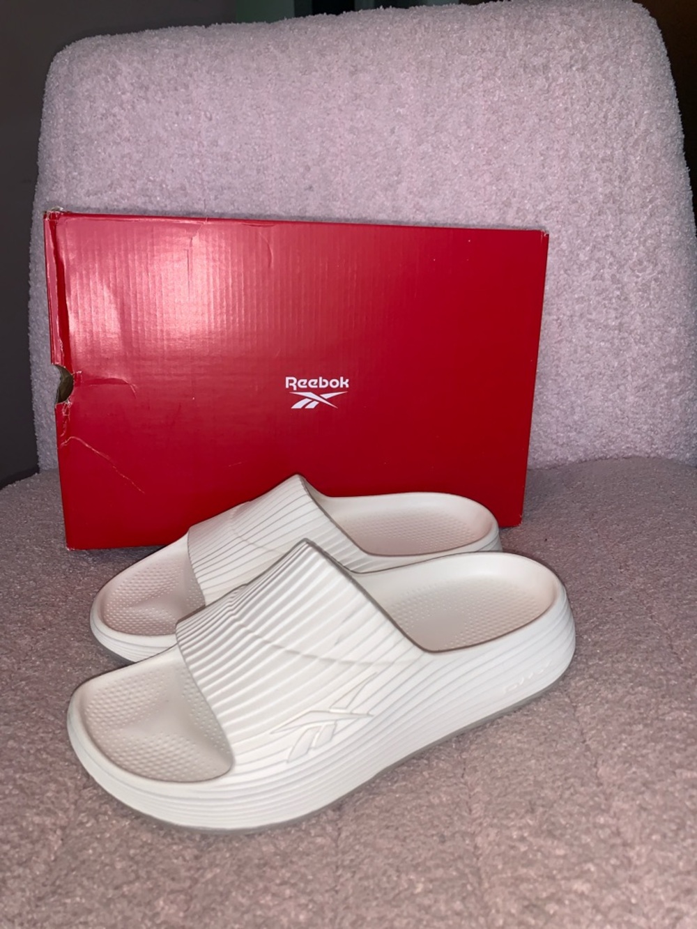Reebok White Ribbed Slide Sandals - Picture 2 of 5